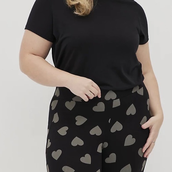 Torrid Women’s Plus Size Grey Hearts Premium Legging Size 1X 2X - Picture 3 of 10